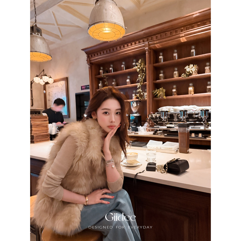 Giidee Deng Xiaohang【Berlin Velvet Badge】Stand Collar Eco-Friendly Fur Vest Women's Short Casual Sleeveless Top for Autumn