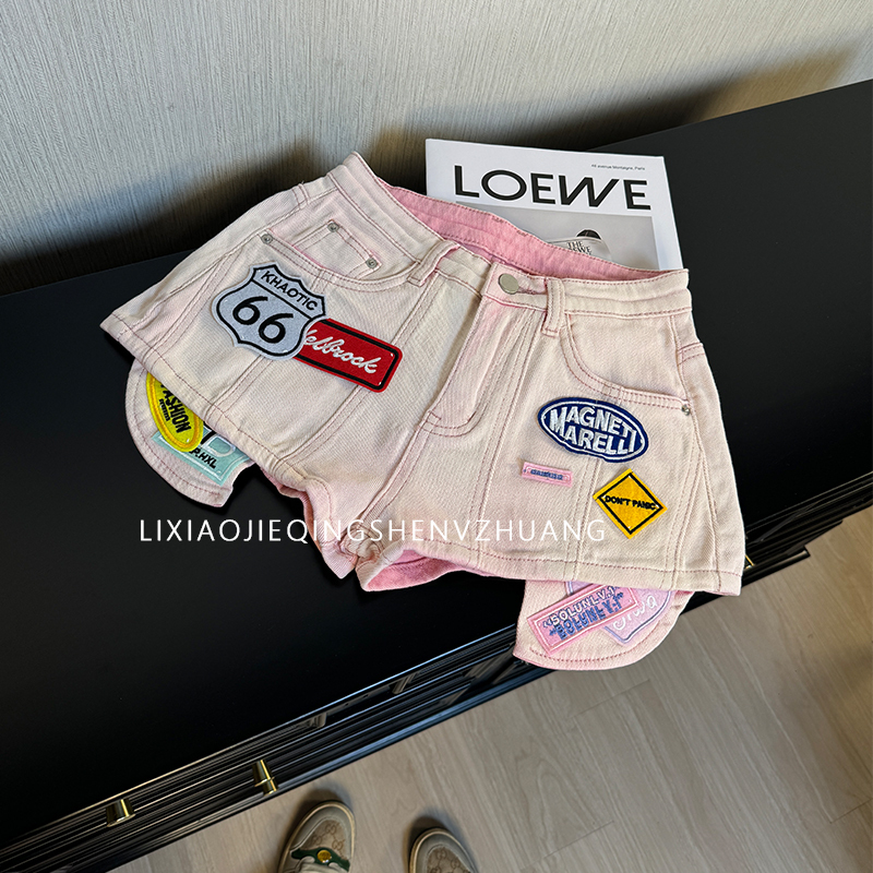 Gorgeous Pants 2026 Summer New Style Heavy-Duty Street Embroidery Letter Badge Patch Pink Denim Shorts for Women Gorgeous Pants 2026 Summer New Style Heavy-Duty Street Embroidery Letter Badge Patch Pink Denim Shorts for Women