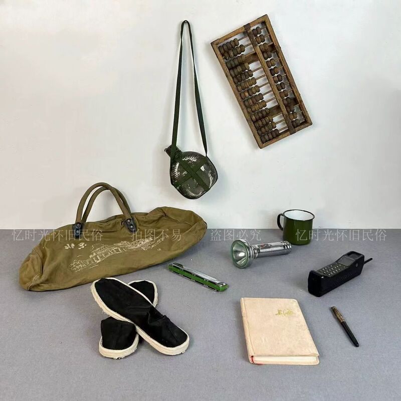 Traditional Folk Items, Luggage Bags, 1970S Canvas Handbags, Luggage Bags, Old Cloth Shoes, Enamel Jars, Nostalgic Ornaments Traditional Folk Items, Luggage Bags, 1970S Canvas Handbags, Luggage Bags, Old Cloth Shoes, Enamel Jars, Nostalgic Ornaments
