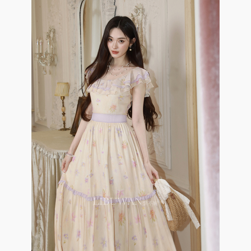 Li Buwan Flower Goddess Fulu's Elegant Princess Dress with Multiple Skirt Layers, Slimming Waist Design, and Luxurious Appearance Li Buwan Flower Goddess Fulu's Elegant Princess Dress with Multiple Skirt Layers, Slimming Waist Design, and Luxurious Appearance