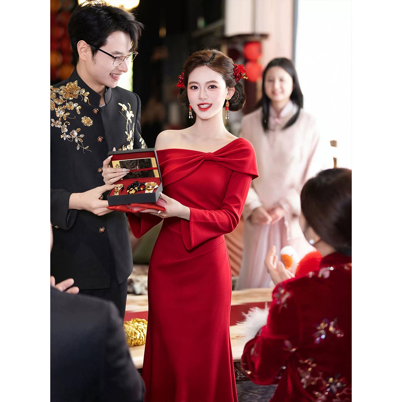 Red Toast Dress for the Bride, High-End, Elegant and Stunning Engagement Dress, 2026 New Autumn and Winter Long-Sleeved Homecoming Thank-You Banquet Dress