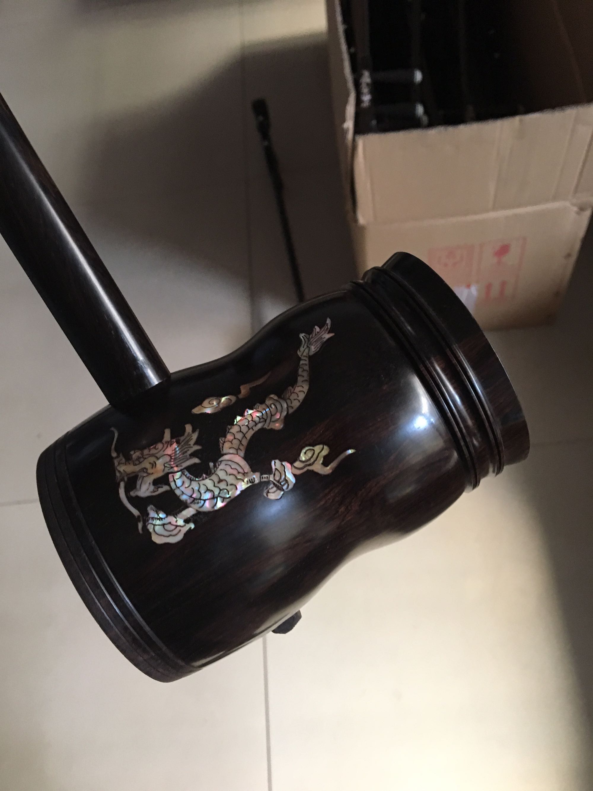 Guangdong high hu dragon head piano stand Ebony shell carved high hu frame high hu musical instrument accessories