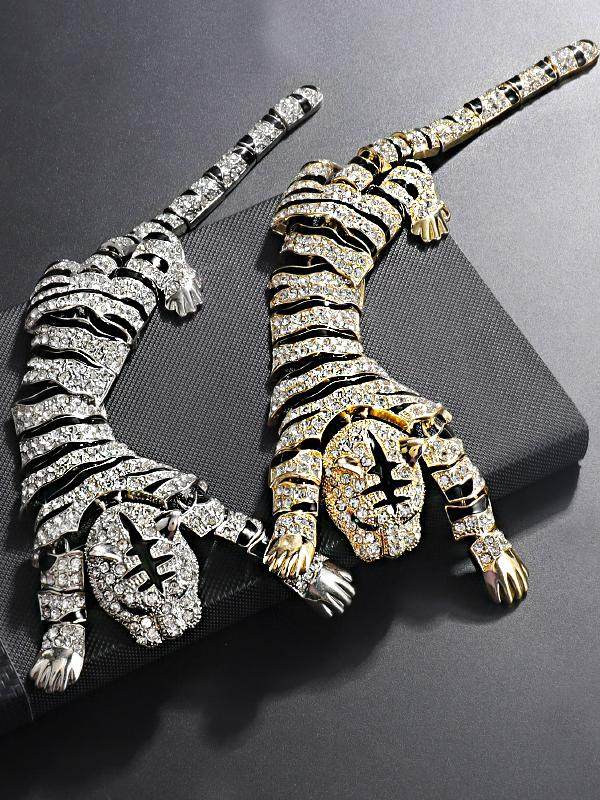 Heavy-Duty Original Exaggerated Tiger Brooch, Alloy Long Shawl Pin, Animal-Themed Bold Winter Clothing Accessory Decoration