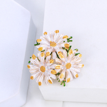 Chrysanthemum Alloy Brooch Summer Lady Pins PIN CAP BAG PACKAGE ACCESSORIES 100 HITCH YOUTHFUL CLOTHING CHEST FLOWER ANTI-WALKING LIGHT DEDUCTION