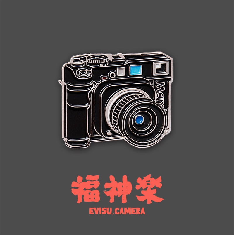 (Fodivine Music) Mamiya Mamiya7II in painting of a side-axis negatives camera badge brooch
