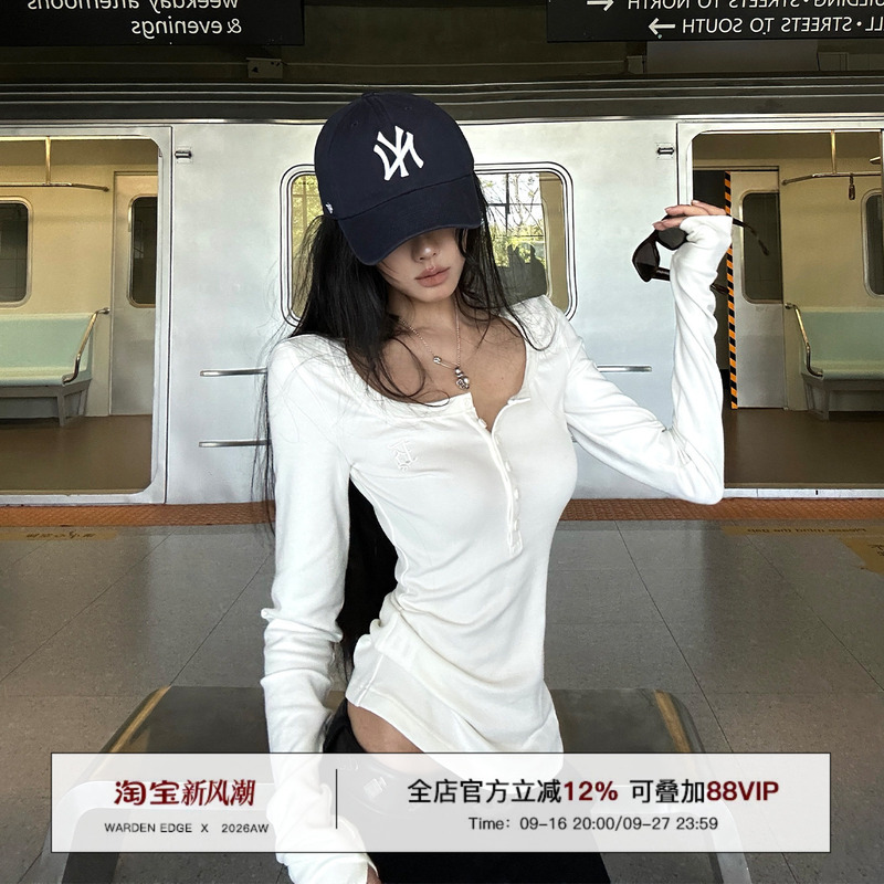 Han Hao Tian Warden Edge White Round Neck Slim-Fit T-Shirt for Women, Autumn Half-Button Embroidered Spicy Girl Long-Sleeve Top