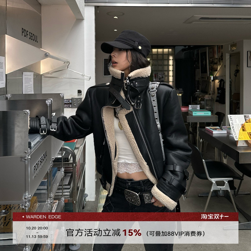 Han Hao Tian Warden Edge Returns to the Field with a Heavy-Duty Black Shearling Jacket with a Stand-Up Collar and Thickened for Warmth