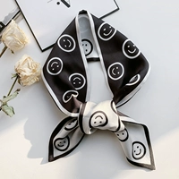 Улыбающееся лицо черно -белое