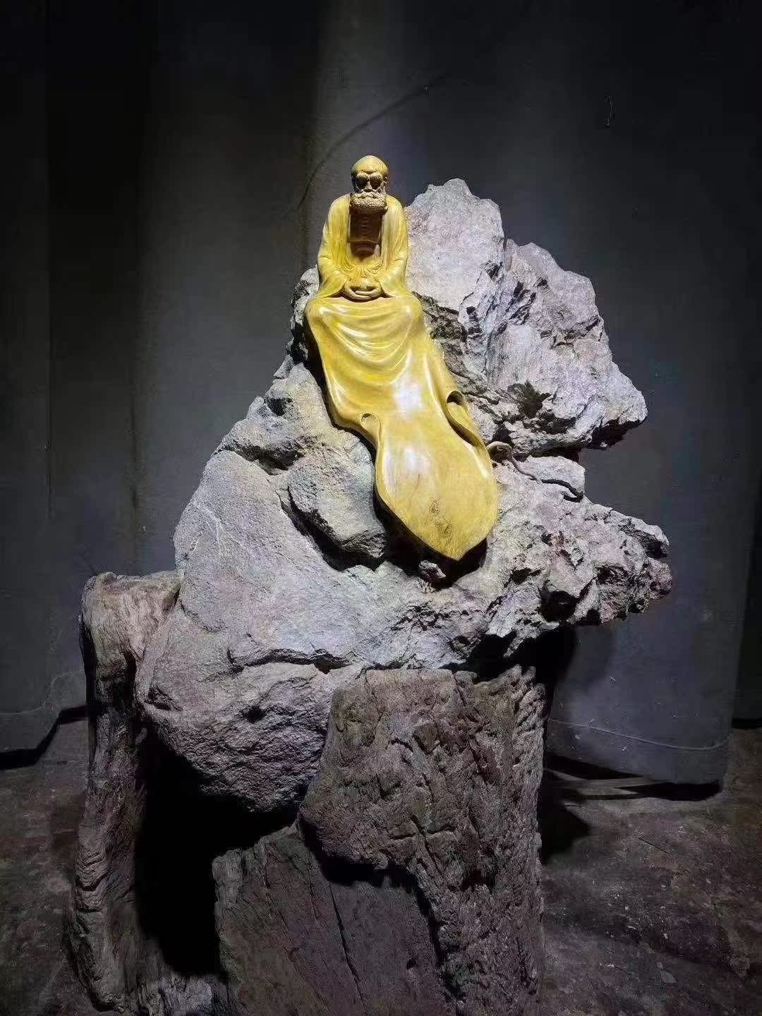 Cliff cypress boxwood carving Home decoration Chinese living room carving Handicrafts Buddha statue ornaments Zen Dharma ancestor