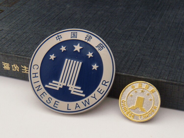 High-grade micro-carved lawyer logo lawyer robe chest logo lawyer badge diameter 4cm