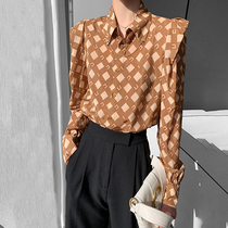 Mapping * Hong Kong light luxury womens fashion wild temperament Western style Mulberry silk long sleeve letter silk shirt