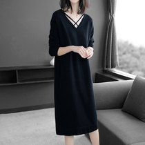 Mapping Hong Kong light luxury high-end knitted V-neck dress women 2022 autumn and winter mid-length bottoming sweater skirt