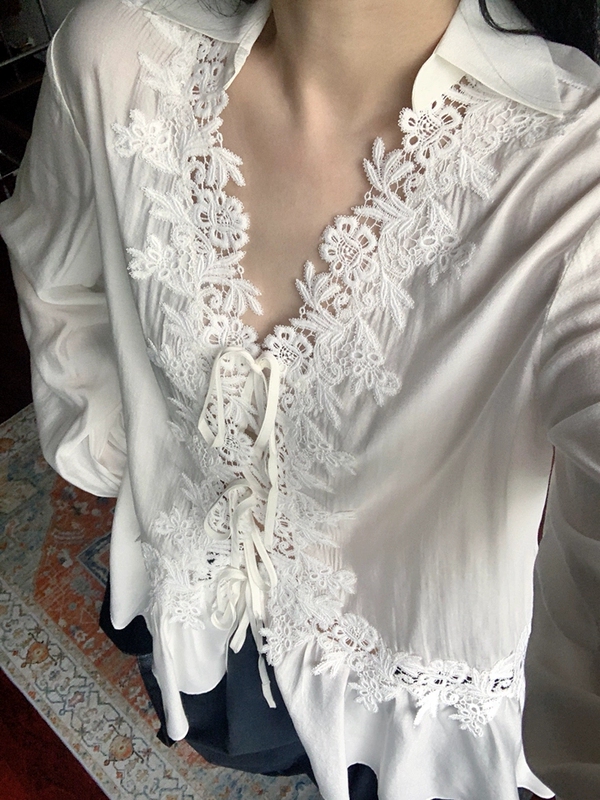 Correct Version [Zeng Youzhen's Same Style Mulberry Silk Satin-Like Lace Trim Bell-Sleeve Small Lapel Floral V-Neck Blouse]