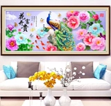 Вышитые павлины цветы цветут богатые вышивающие вышивные стежки.