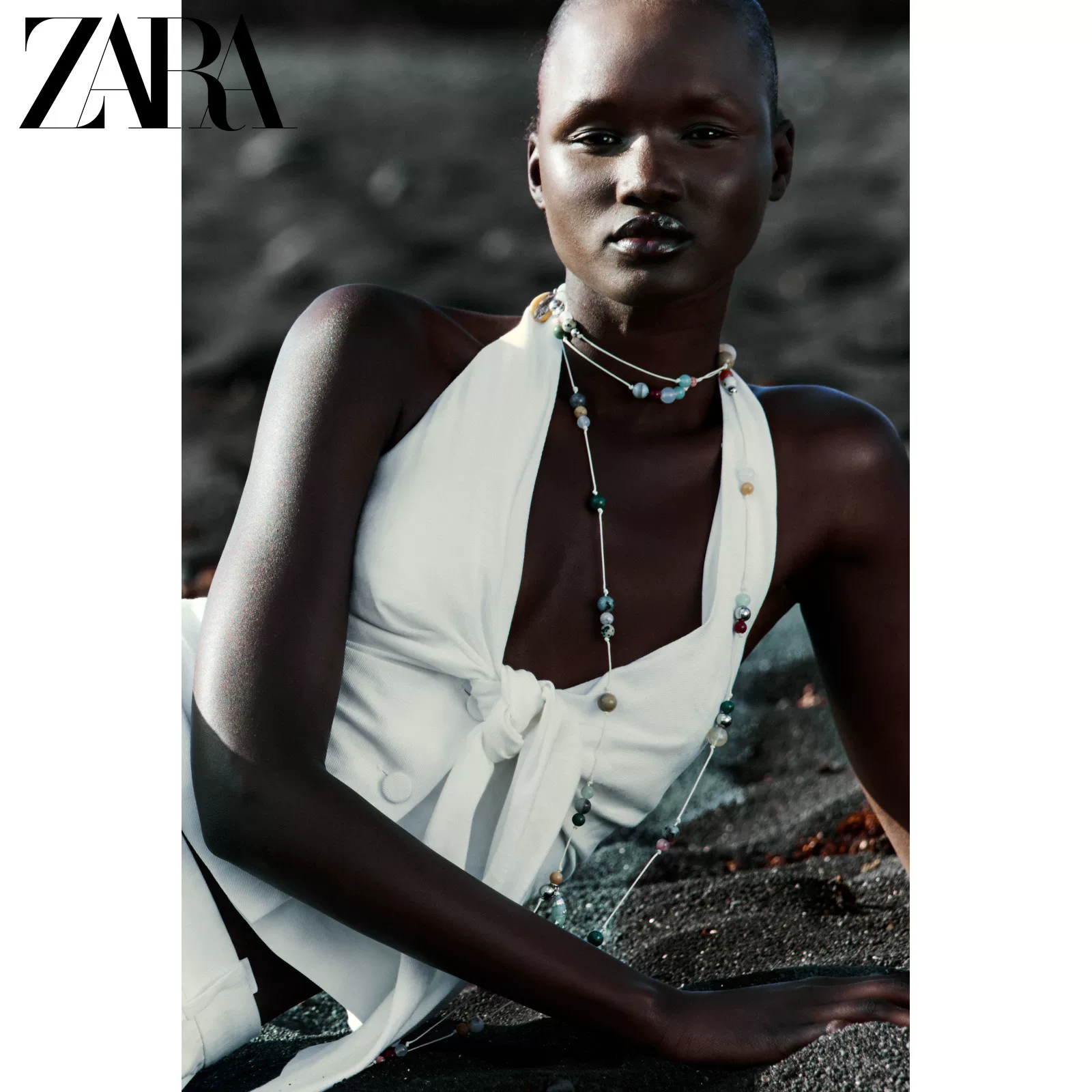 Короткий жилет без рукавов с белой застёжкой на воротнике, сезон скидок ZARA, 1608430 712
