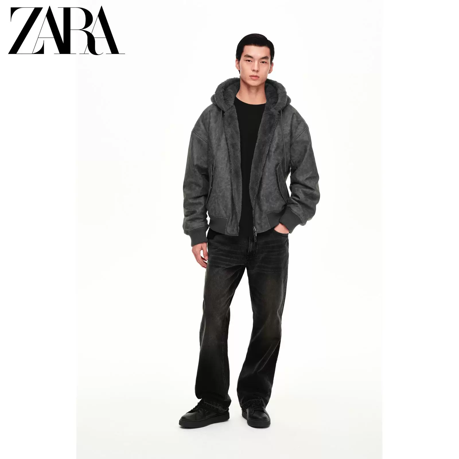 Новые поступления ZARA на осень 2025 Мужская куртка-бомбер из кожзаменителя с двусторонним эффектом 0993401 801