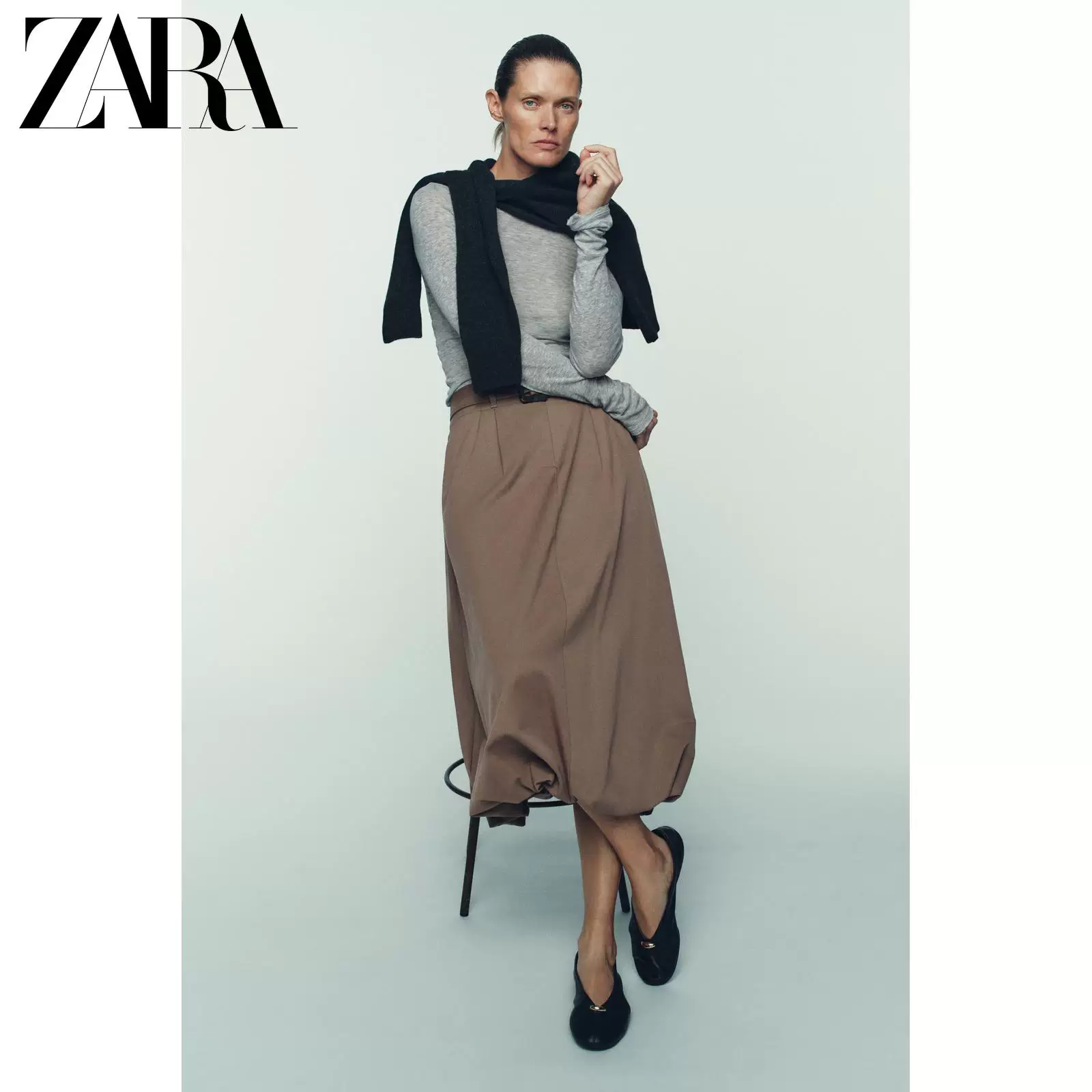 ЖЕНСКИЕ ТУФЛИ ZARA весна/лето 2026 мягкий эффект кожа отделка туфли-балетки плоские 2562610 800