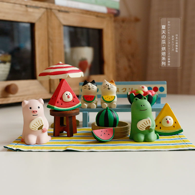 Summer's melon -- cute and delicate healing resin animal eating melon cartoon cute gift tabletop pendulum pieces handiwork-Taobao