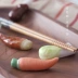 {木 苼} Kệ đũa bằng gốm rau dễ thương / giá đỡ đũa cà rốt sáng tạo / nhiều phụ kiện bộ đồ ăn tùy chọn
