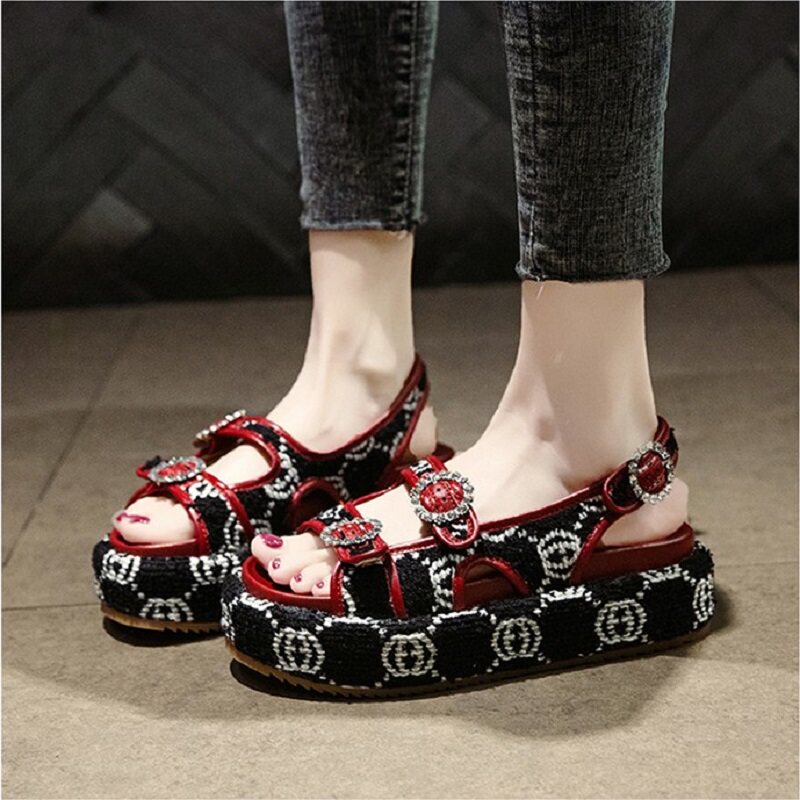 European station heightening of the thick bottom Roman sandals women 2022 new summer fashion 100 hitch a casual word with beach shoes