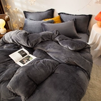 Темно -серой