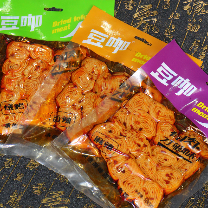 Bean coffee chicken bean roll spicy slices of bean skin sandwich meat cooked snacks Dried beans spicy barbecue spicy leisure net red