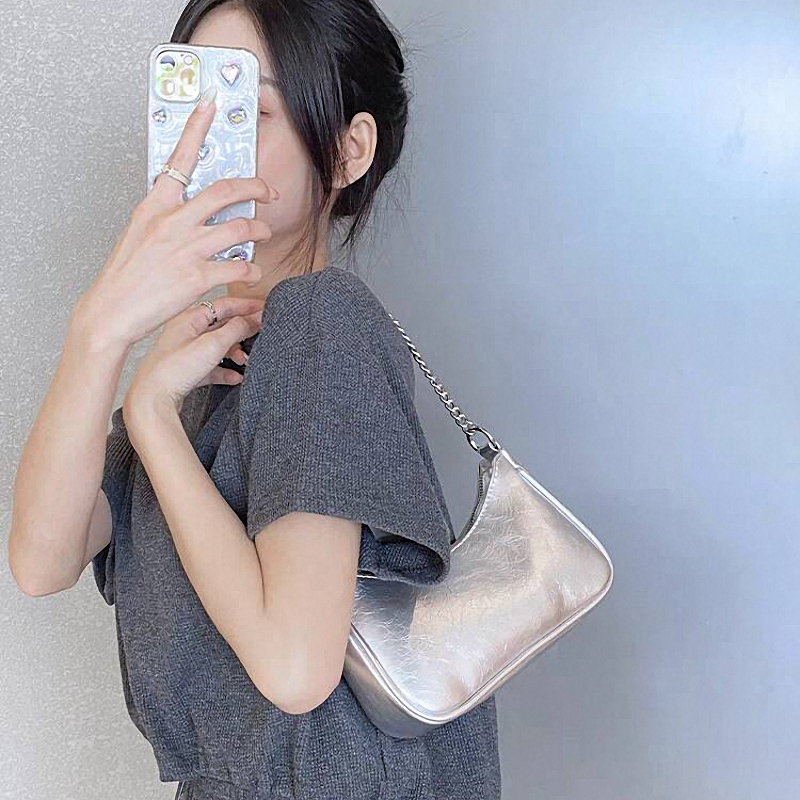 Chain Shoulder Underarm Bag 2026 Summer New Silver Moon Bag High-End Simple Fashion Crossbody Small Bag Chain Shoulder Underarm Bag 2026 Summer New Silver Moon Bag High-End Simple Fashion Crossbody Small Bag