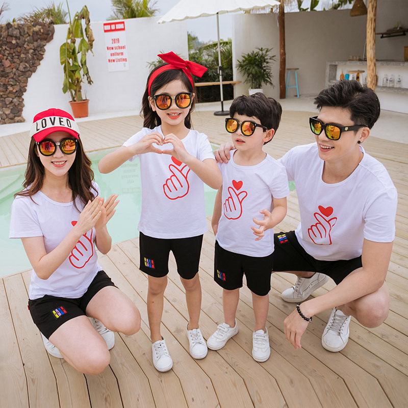 Parent-child outfit, mother and daughter outfit, short-sleeved suit, a family of three, new net red children's foreign style summer white love T-shirt