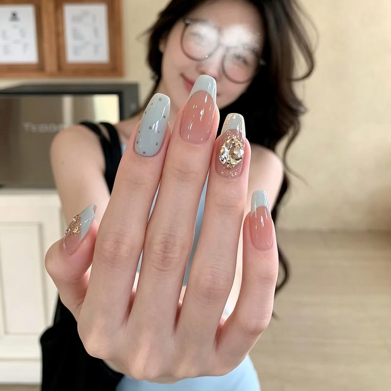 Wearable French-Style Polka Dot High-End Retro Champagne Diamond Sparkling Handmade Nail Stickers That Enhance Complexion, Niche Sweet Fake Nails