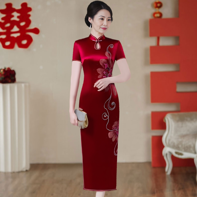 Elegant and Classy Cheongsam for Mothers, New Model for 2026, Suitable for Weddings and Banquets, Youthful and Noble Style Elegant and Classy Cheongsam for Mothers, New Model for 2026, Suitable for Weddings and Banquets, Youthful and Noble Style