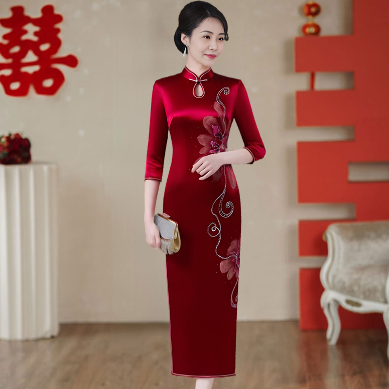 Elegant and Classy Cheongsam for Mothers, New Model for 2026, Suitable for Weddings and Banquets, Youthful and Noble Style Elegant and Classy Cheongsam for Mothers, New Model for 2026, Suitable for Weddings and Banquets, Youthful and Noble Style