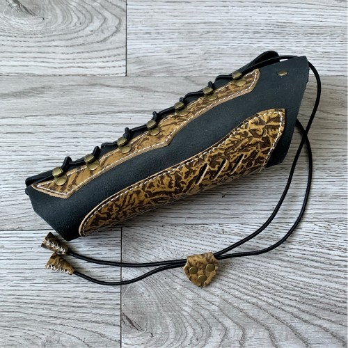 Full-pack genuine leather cow leather handmade armchair arm-hunting traditional archery armchair Robin Hood archery armguard is thick and soft