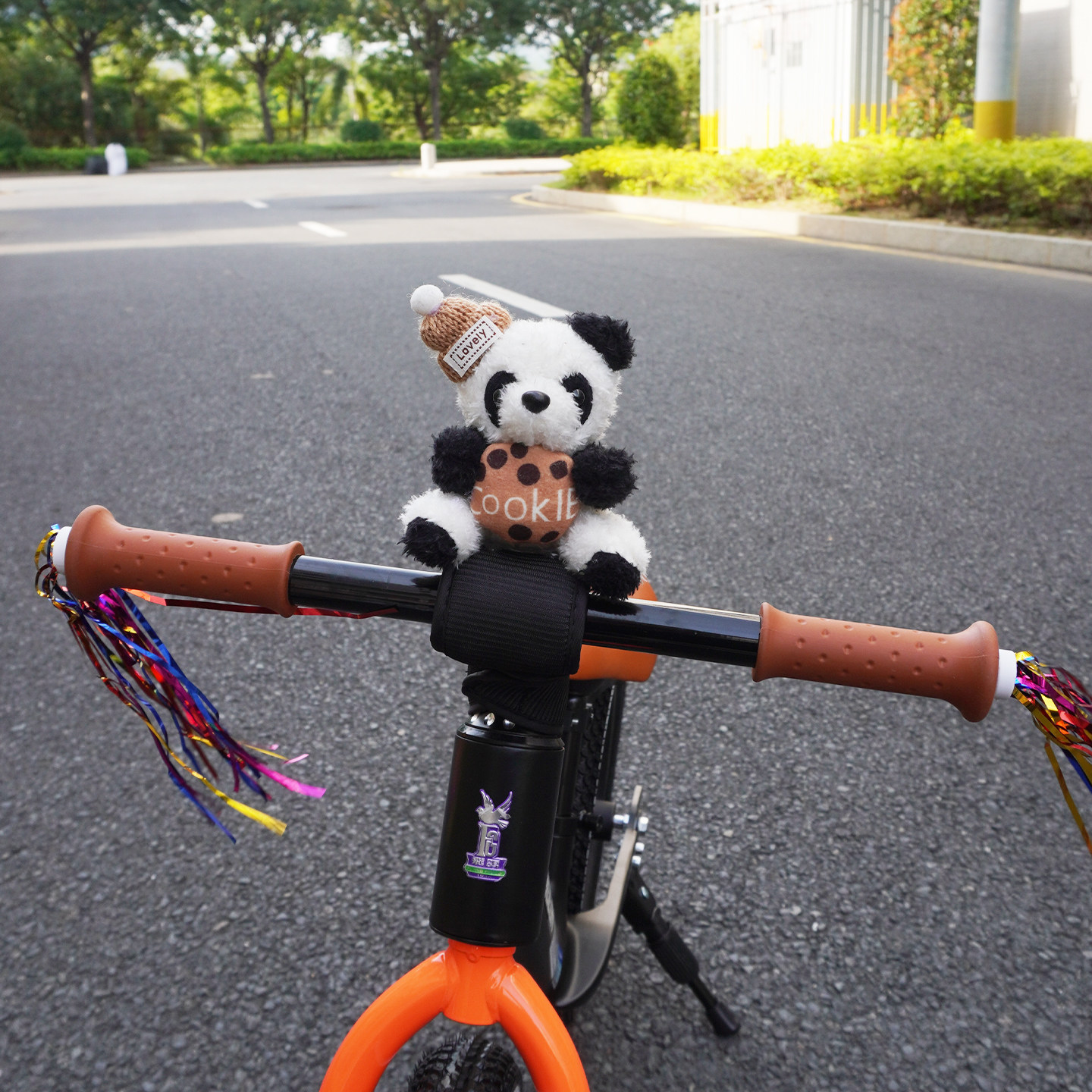 什么类型的防撞护胸把立保护套最适合卡通网红款式的小配饰？