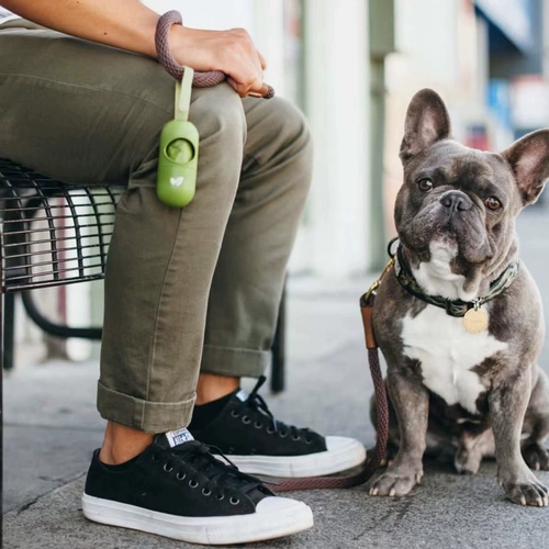 Qzee Earth, оцененная для защиты земли, собирает сумки и пикапы собак