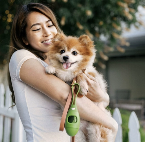 Qzee Earth, оцененная для защиты земли, собирает сумки и пикапы собак