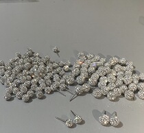 Xue Xiao Xiao Bowl with light luxury and flash import water drilling small planet S925 silver ear ring spot spot
