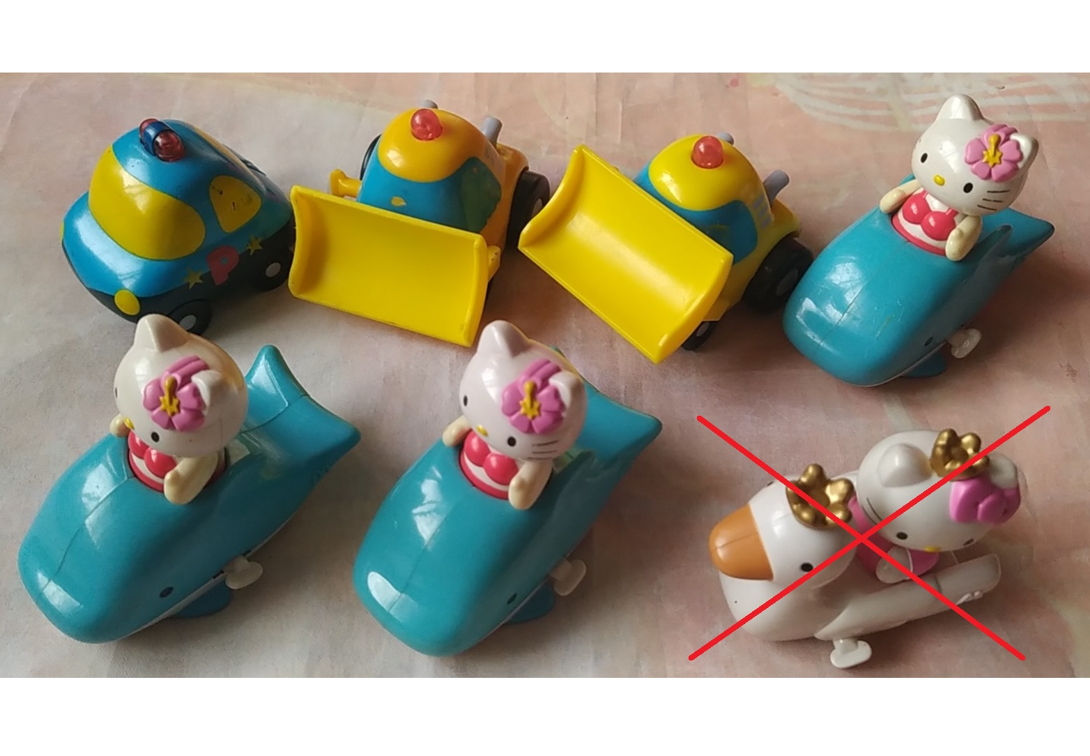 McDonald's toys 2002 hello kittyHello escort with a mini car worn out strings