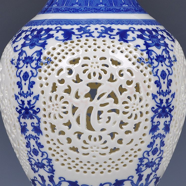 Furnishing articles fashion scene, jingdezhen ceramic vase hollow out blue and white porcelain porcelain vase, home Furnishing articles arts and crafts