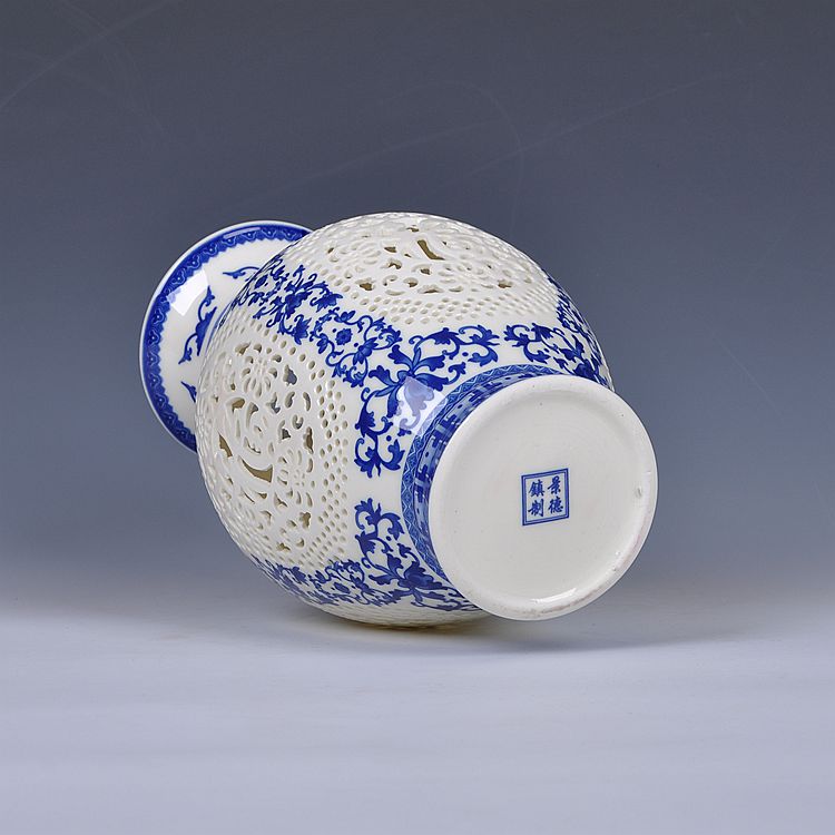 Furnishing articles fashion scene, jingdezhen ceramic vase hollow out blue and white porcelain porcelain vase, home Furnishing articles arts and crafts