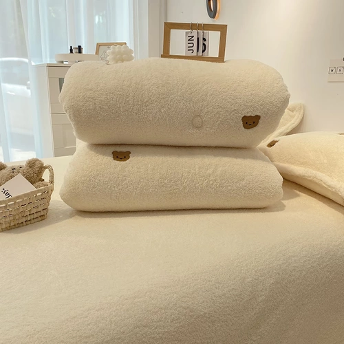 Антарктическое кашемирное стеганое одеяло ягненка было утолщено хлопковыми стегаными одеялами зимой и теплым общежитием. Одиночная весна и осень были универсальными