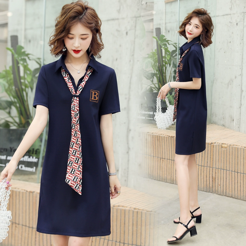 Khí hậu giản dị ve áo nổi thắt nút thắt cổ chữ V thêu bảng chữ cái phong cách đại học nữ 2020 hè mới - váy đầm