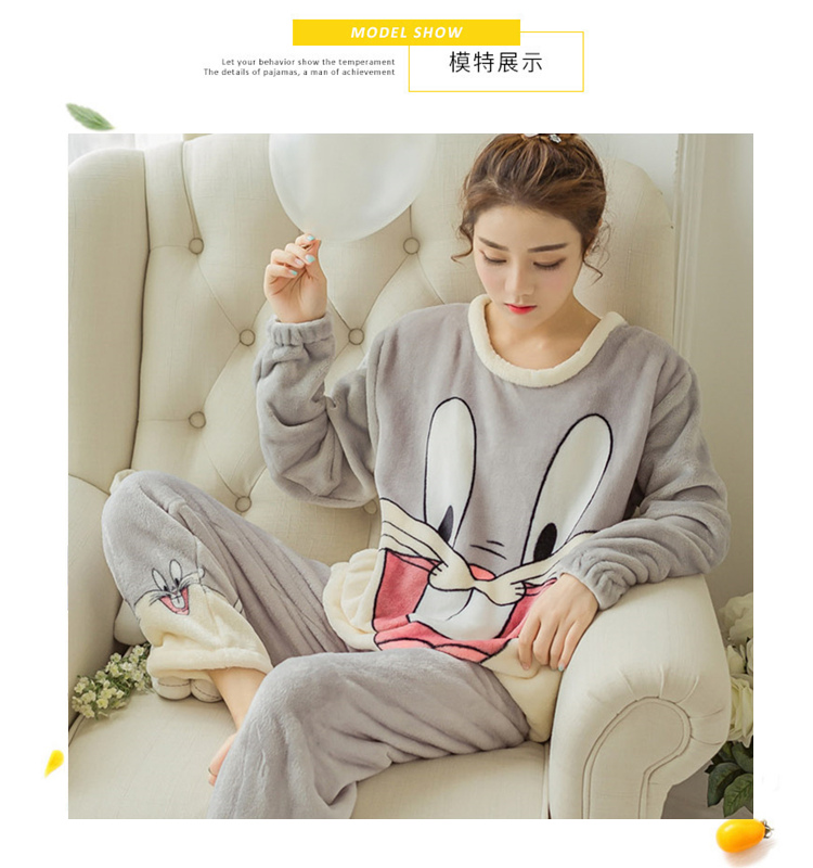 Dễ thương ấm áp lông cừu san hô phục vụ nhà mùa thu và mùa đông Bộ đồ ngủ flannel dài tay có thể được mặc bên ngoài bộ đồ hai mảnh dày của phụ nữ bộ đồ nhung thu đông