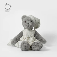 Серая серая пижама женщина -медведь