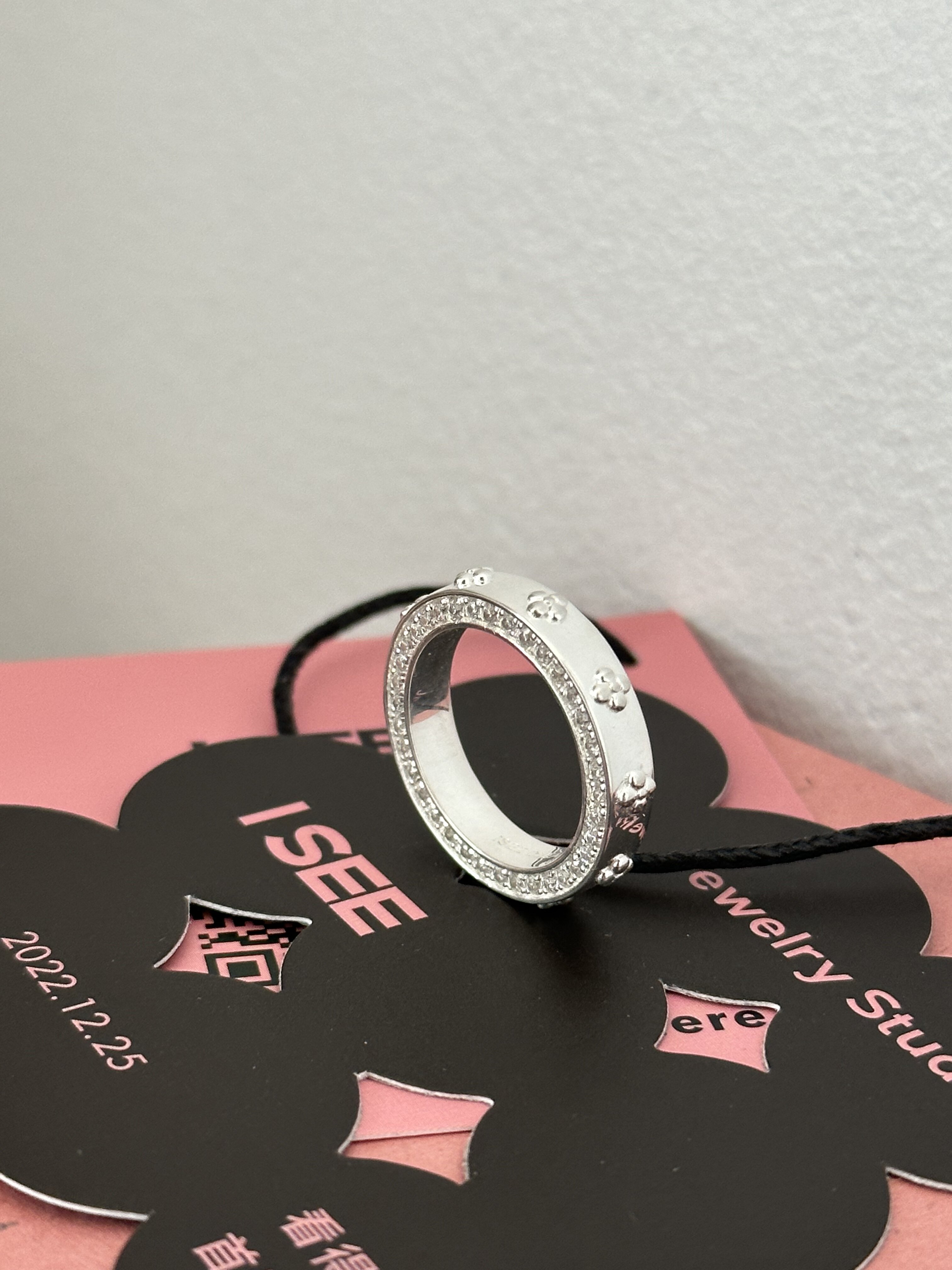 Посмотрите оригинальное серебряное кольцо ISEE flower flower S925 нишевого дизайна для старшеклассницы по имени 