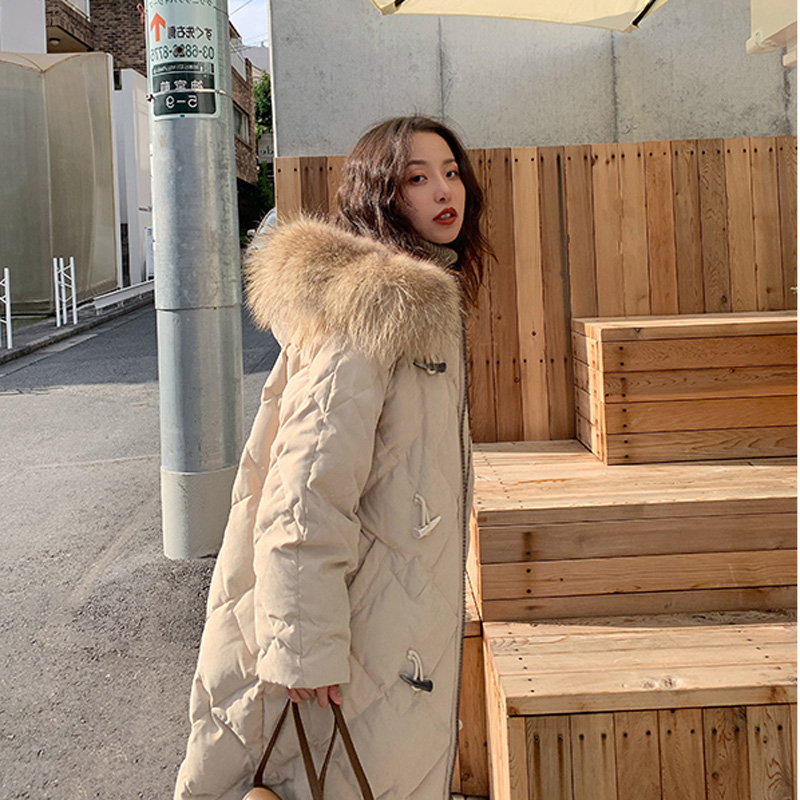 European Station 2019 The new white duck suede woman with a long version of a knee-horn-buttoned Euro-goods burst