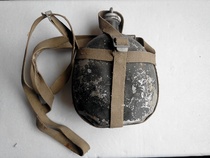 The old pot old pot used by the real Chinese Peoples Liberation personnel in the liberation era fidelity collection