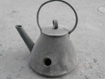 Qing Dynasty old tin tin kettle boiling water large heavy kettle old objects hotel furnishings film and television props Fidelity
