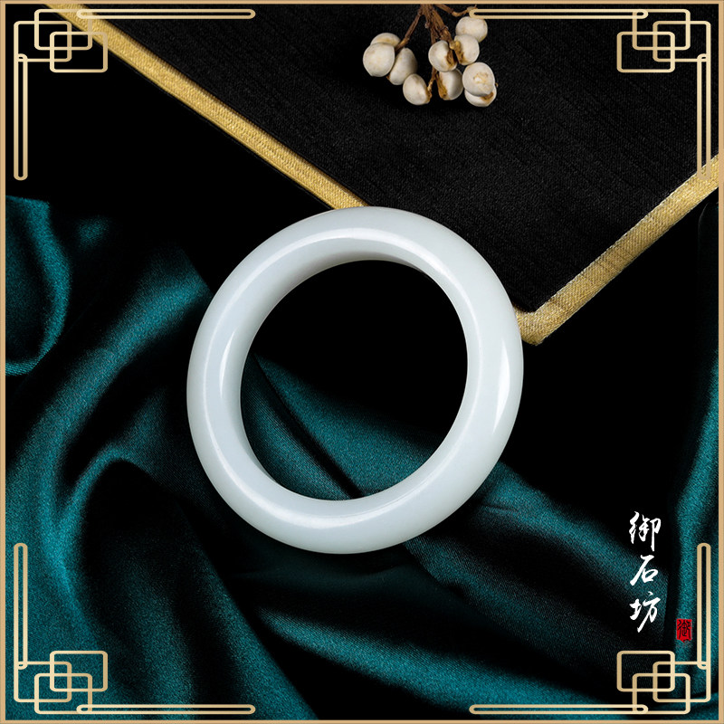 Yu Shi Fang Hetian jade sheep fat white jade Xinjiang Black mountain material formal loach back bracelet 56 57mm Not negotiable