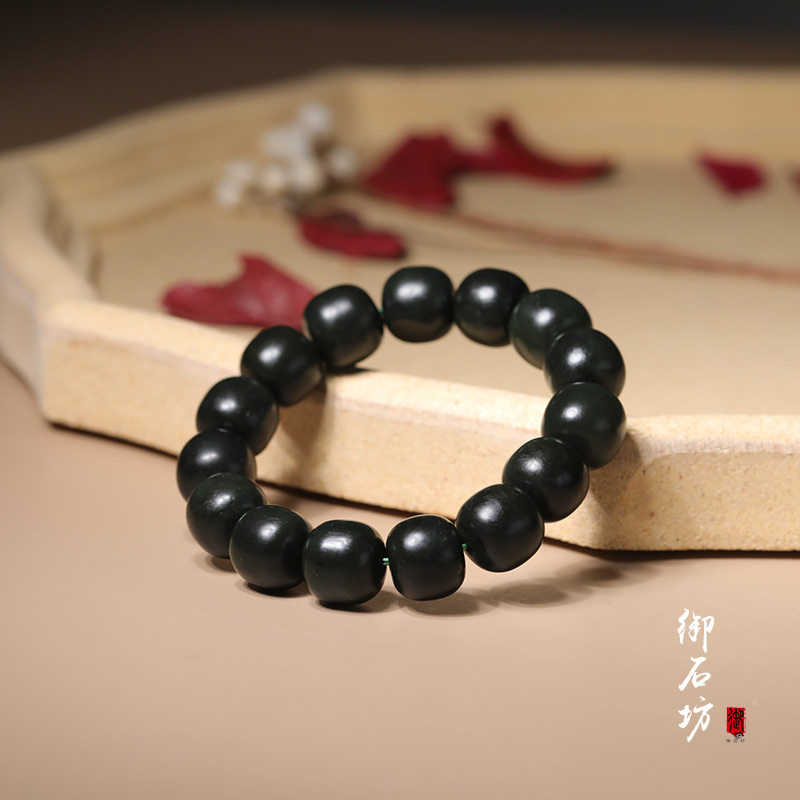 Yu Shi Fang Xinjiang Hetian jade natural seed material a fine black and green 13*14mm old type bracelet bracelet not negotiable