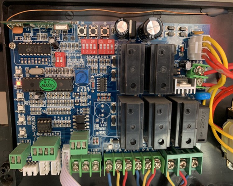 Automatic door controller Zhitonda via trackless double motor remote control switch circuit board telescopic door accessories